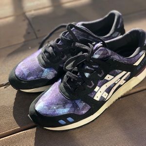 Mens 9 1/2 Asics like new with box
